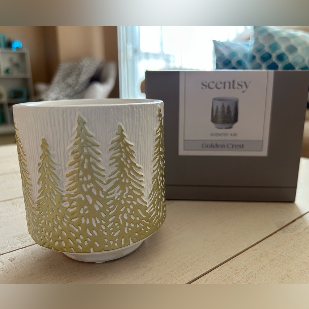Scentsy Air Golden Crest - White and Gold - New in Box